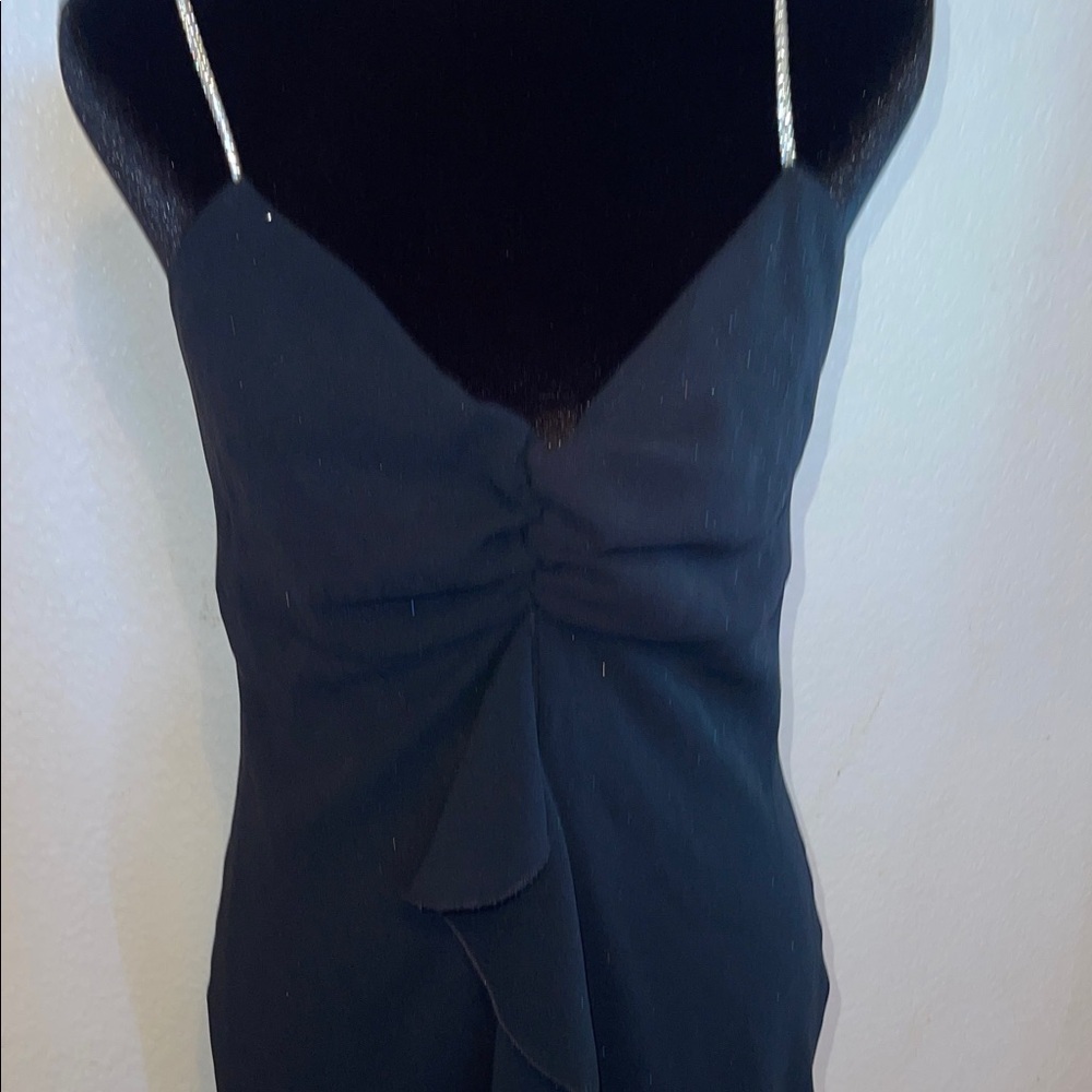 Elegant Black Sleeveless Dress - Picture 3 of 12